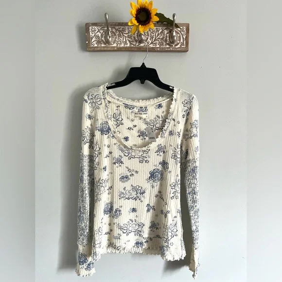 🌻🆕FREE PEOPLE We The Free Clover Printed Thermal-Ivory Combo-Size Medium - Picture 13 of 16